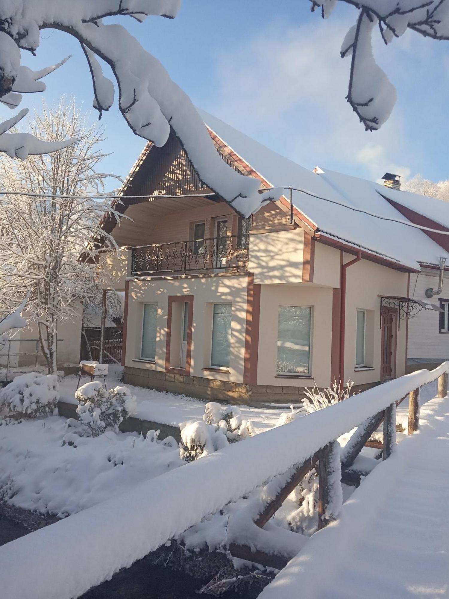 Hotel У Олега à Verkhne-Studenyy Extérieur photo