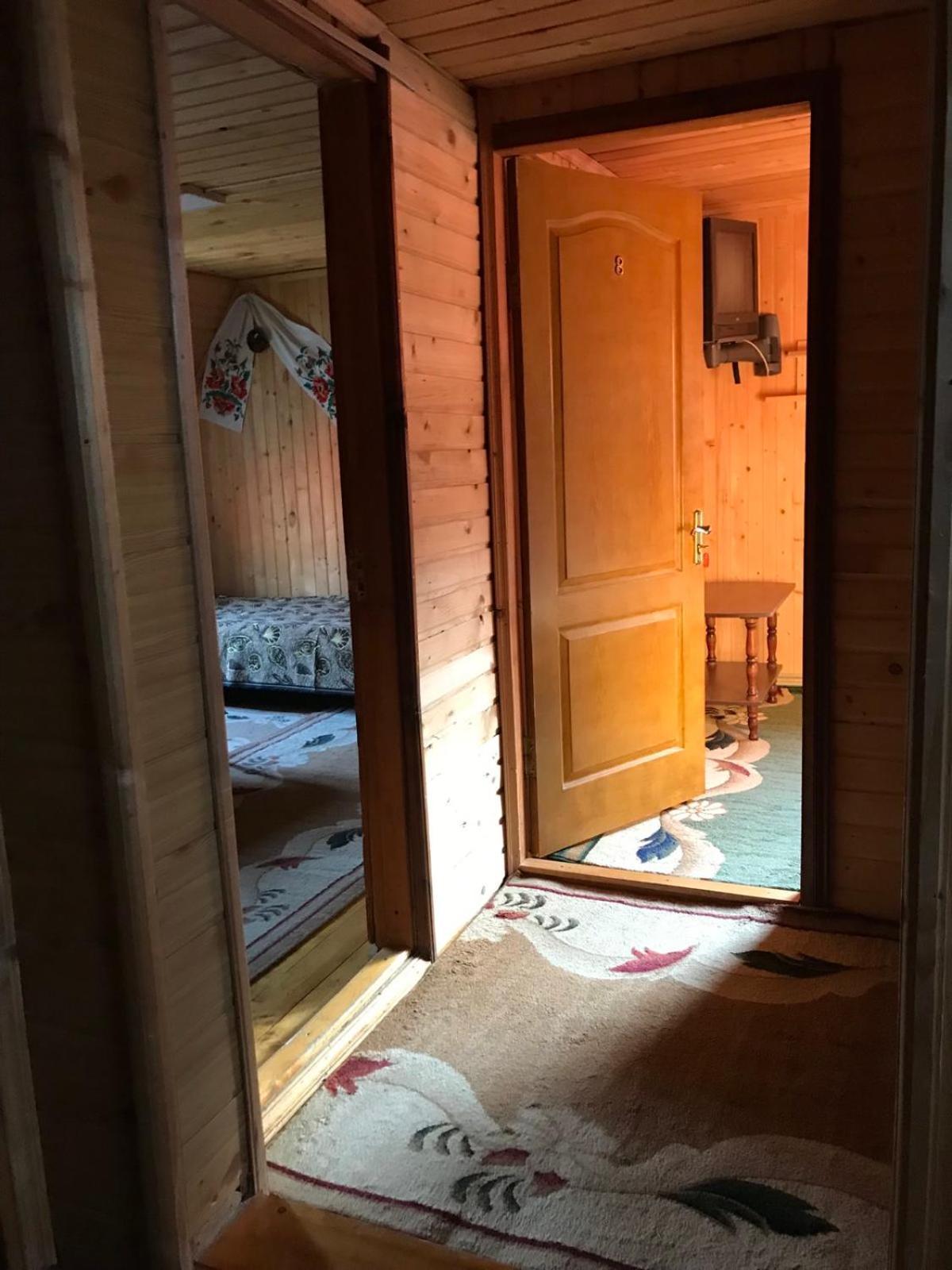 Hotel У Олега à Verkhne-Studenyy Extérieur photo