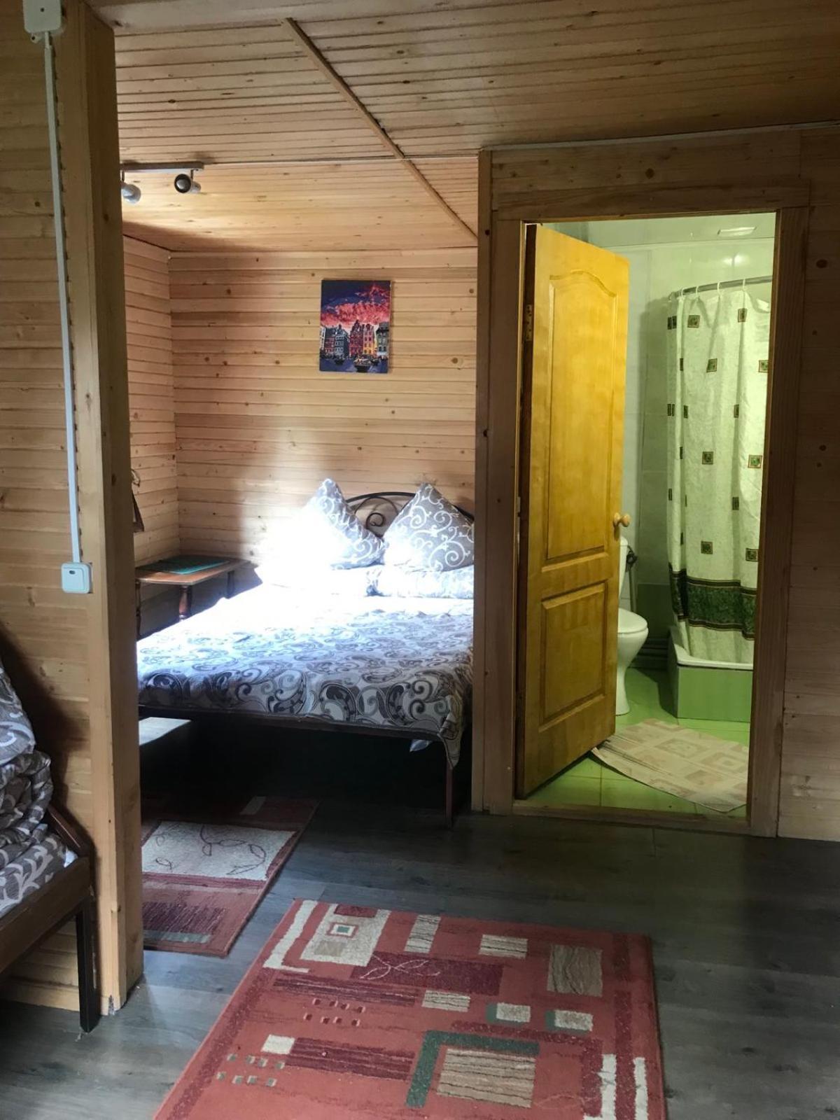 Hotel У Олега à Verkhne-Studenyy Extérieur photo