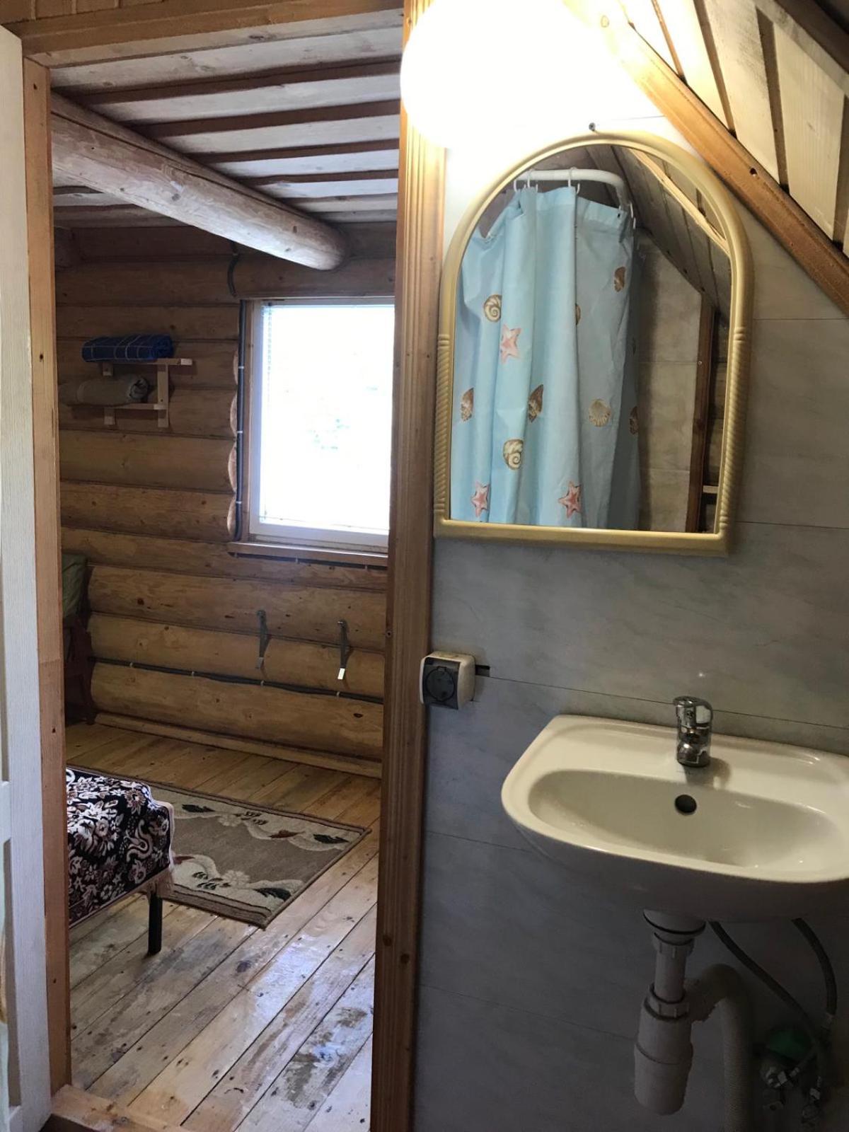 Hotel У Олега à Verkhne-Studenyy Extérieur photo