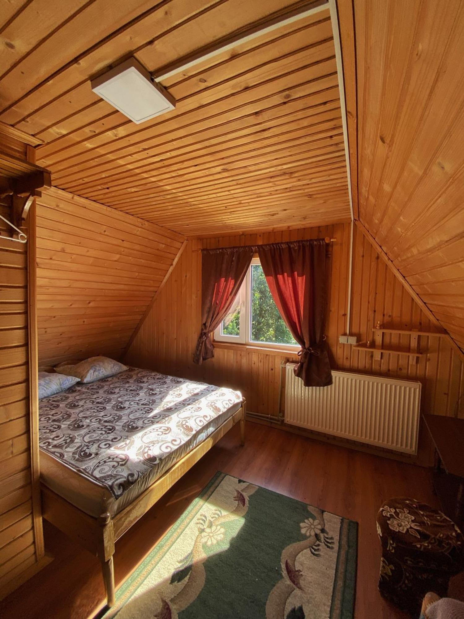 Hotel У Олега à Verkhne-Studenyy Extérieur photo